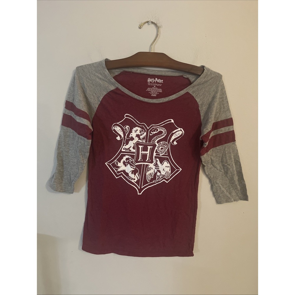 HARRY POTTER WOMENS SOZE MEDIUM GRAY/BURGUNDY HOGWARTS 3/4 Sleeve Tshirt